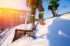 Service de déneigement de toiture à Longueuil, Boucherville, Brossard, Saint-Hubert et sur la Rive-Sud de Montréal / Couvreur Toiture Rive Sud